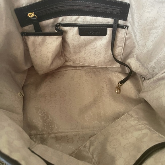 Michael Kors snake 🐍 tote 👜 - Picture 2 of 7